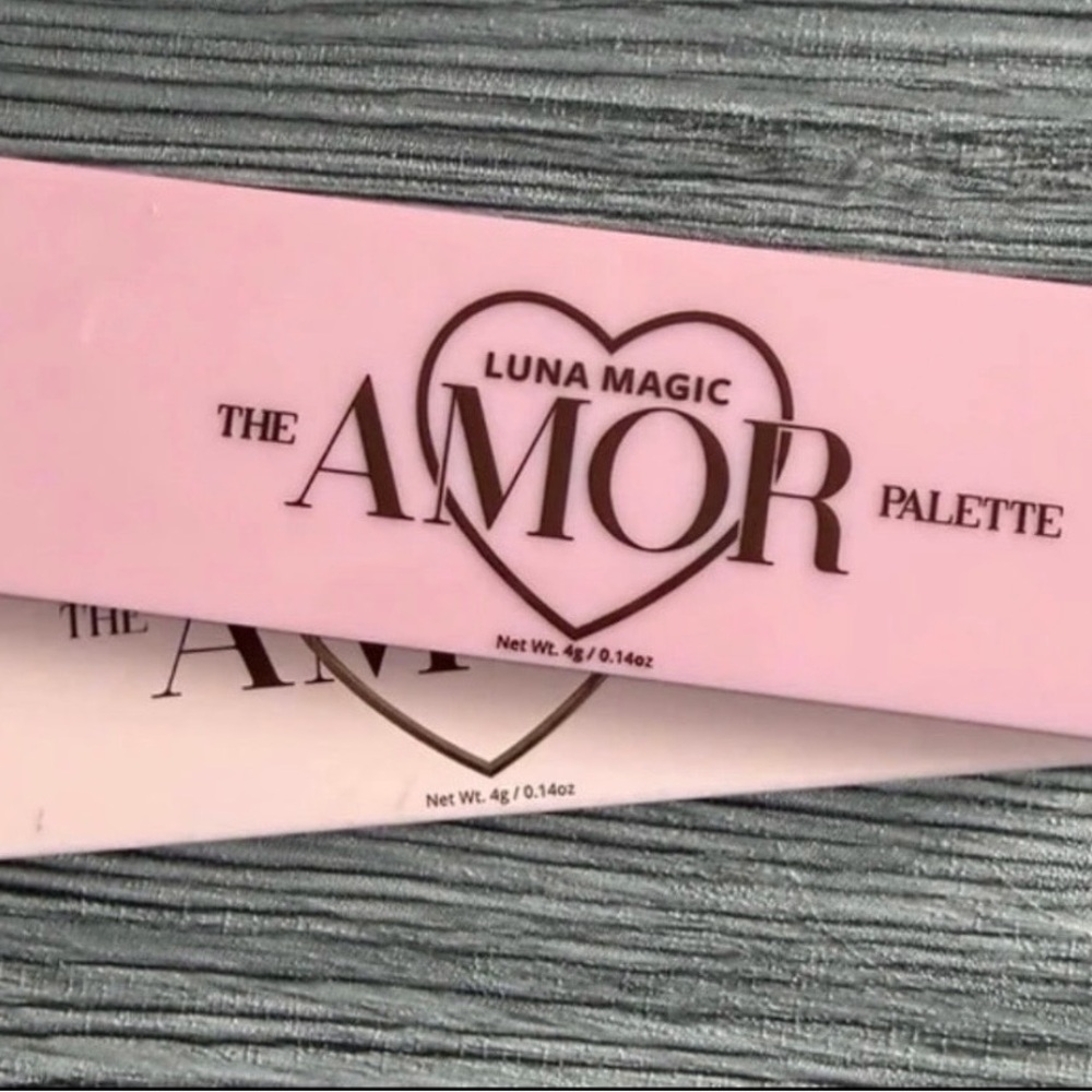 Luna Magic The Amor Palette - Pink Eyeshadow Palette with Gold & Mauve Shades - Picture 2 of 3